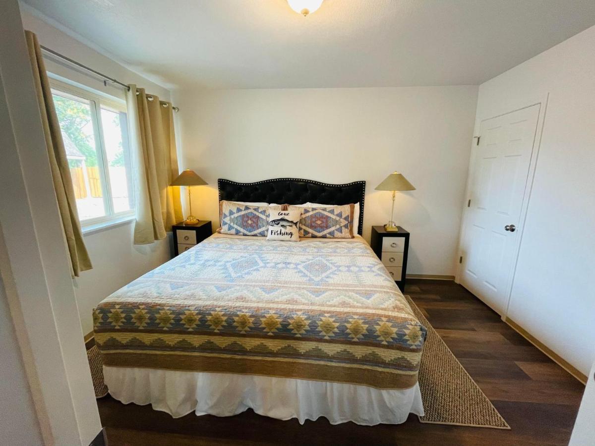 Riverfront Lodging Shady Cove المظهر الخارجي الصورة