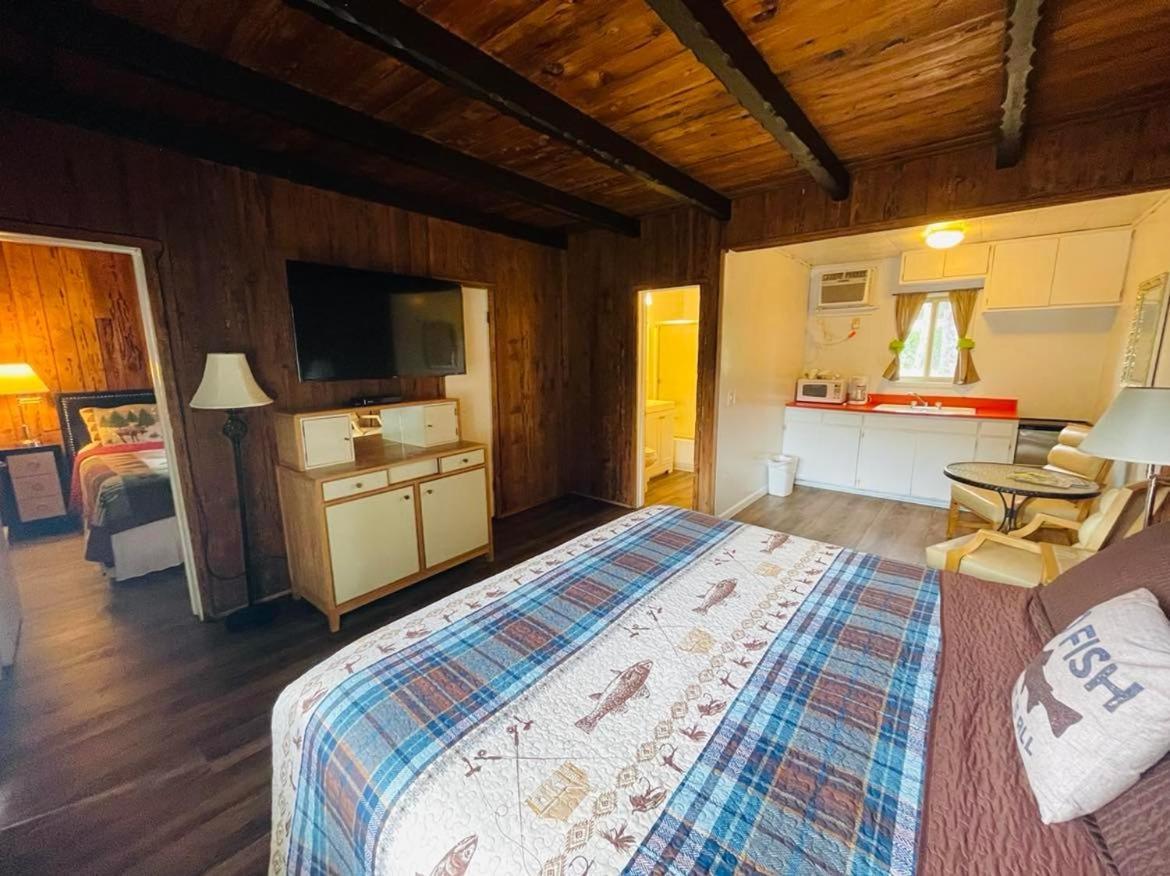 Riverfront Lodging Shady Cove المظهر الخارجي الصورة