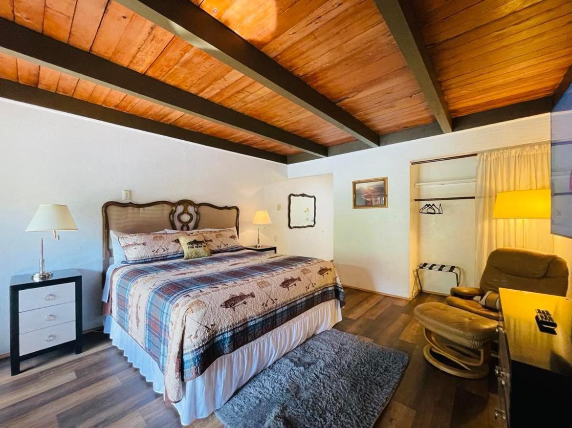 Riverfront Lodging Shady Cove المظهر الخارجي الصورة