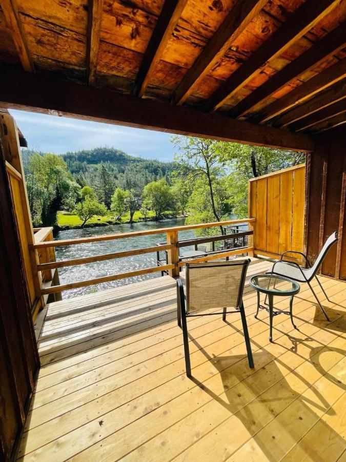 Riverfront Lodging Shady Cove المظهر الخارجي الصورة