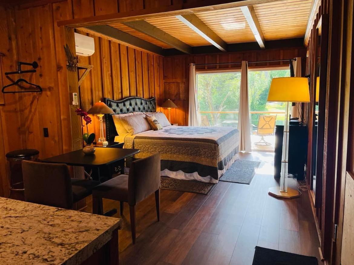 Riverfront Lodging Shady Cove المظهر الخارجي الصورة
