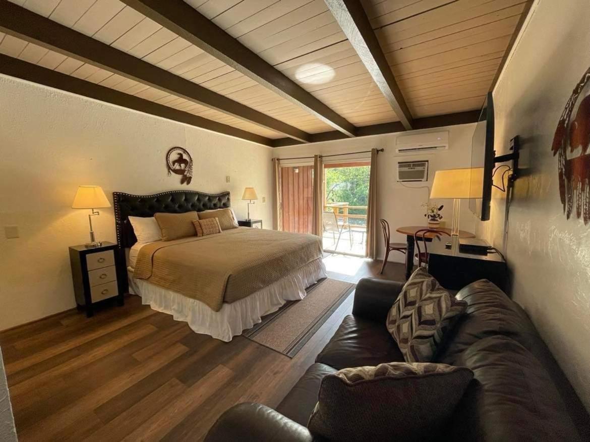 Riverfront Lodging Shady Cove المظهر الخارجي الصورة
