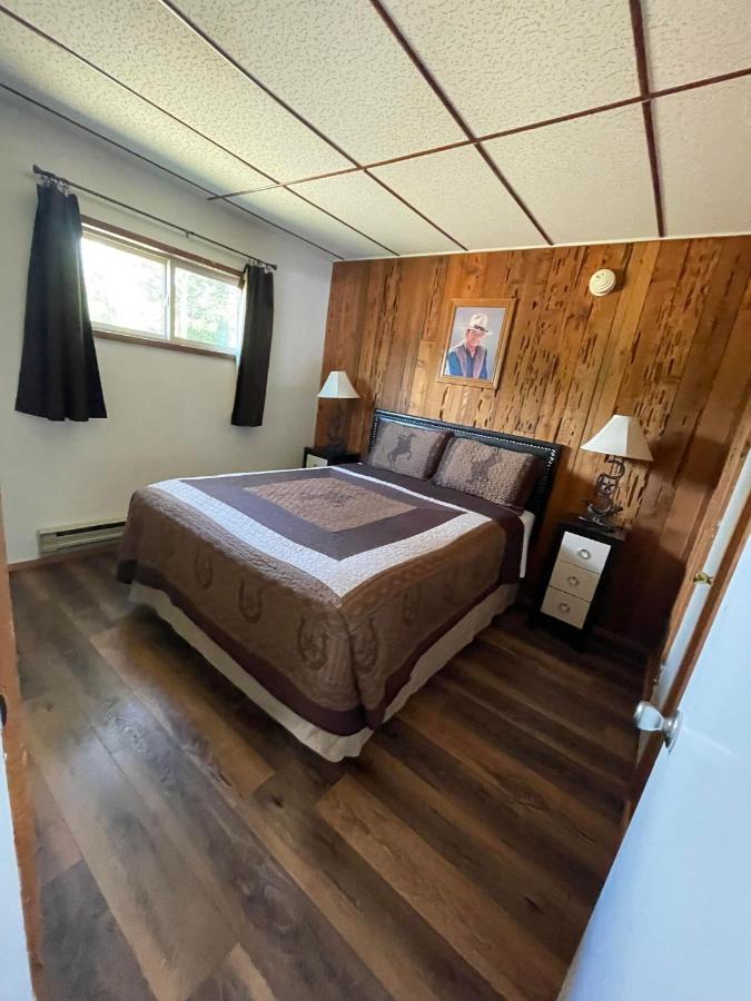 Riverfront Lodging Shady Cove المظهر الخارجي الصورة