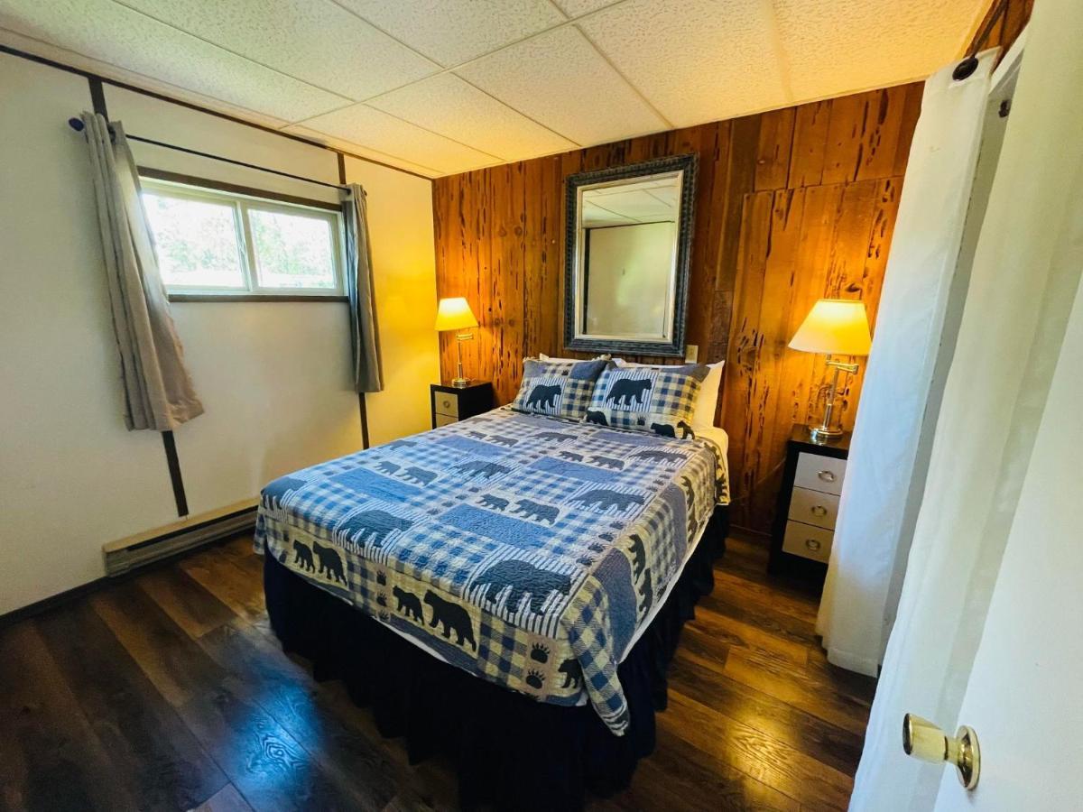 Riverfront Lodging Shady Cove المظهر الخارجي الصورة