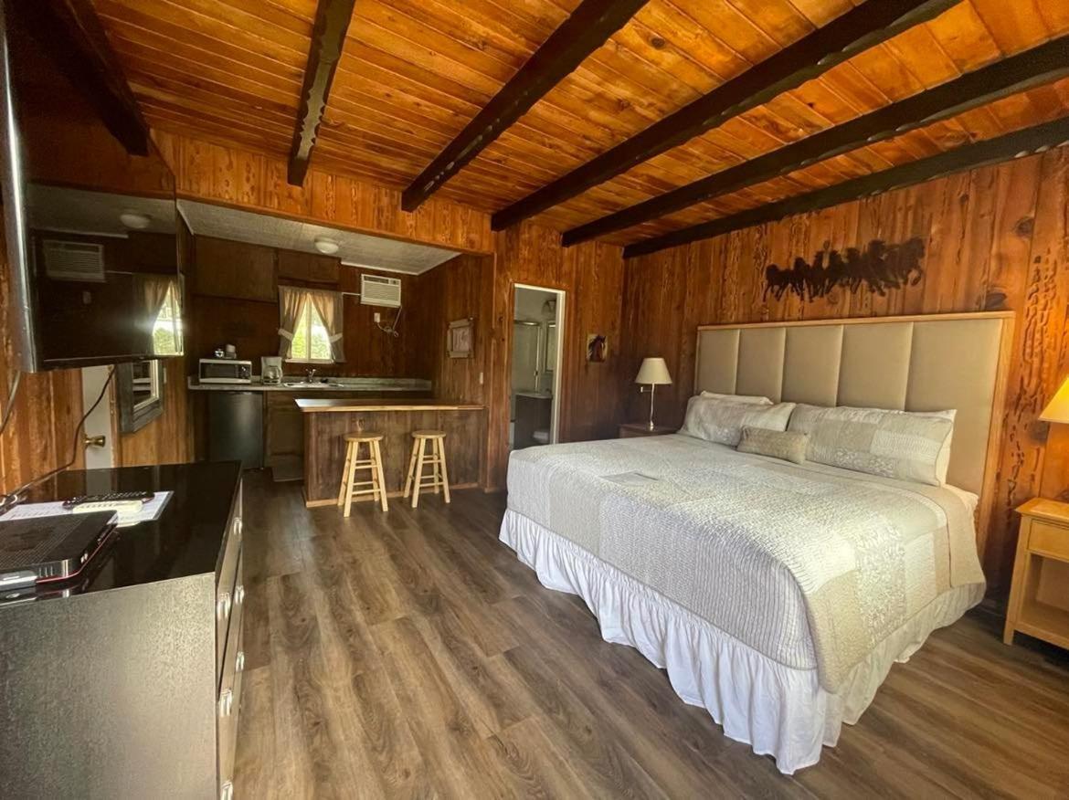 Riverfront Lodging Shady Cove المظهر الخارجي الصورة